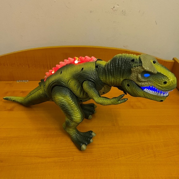 🦖 Light Up Roaring T-Rex Toy - Batteries Included - Picture 1 of 5